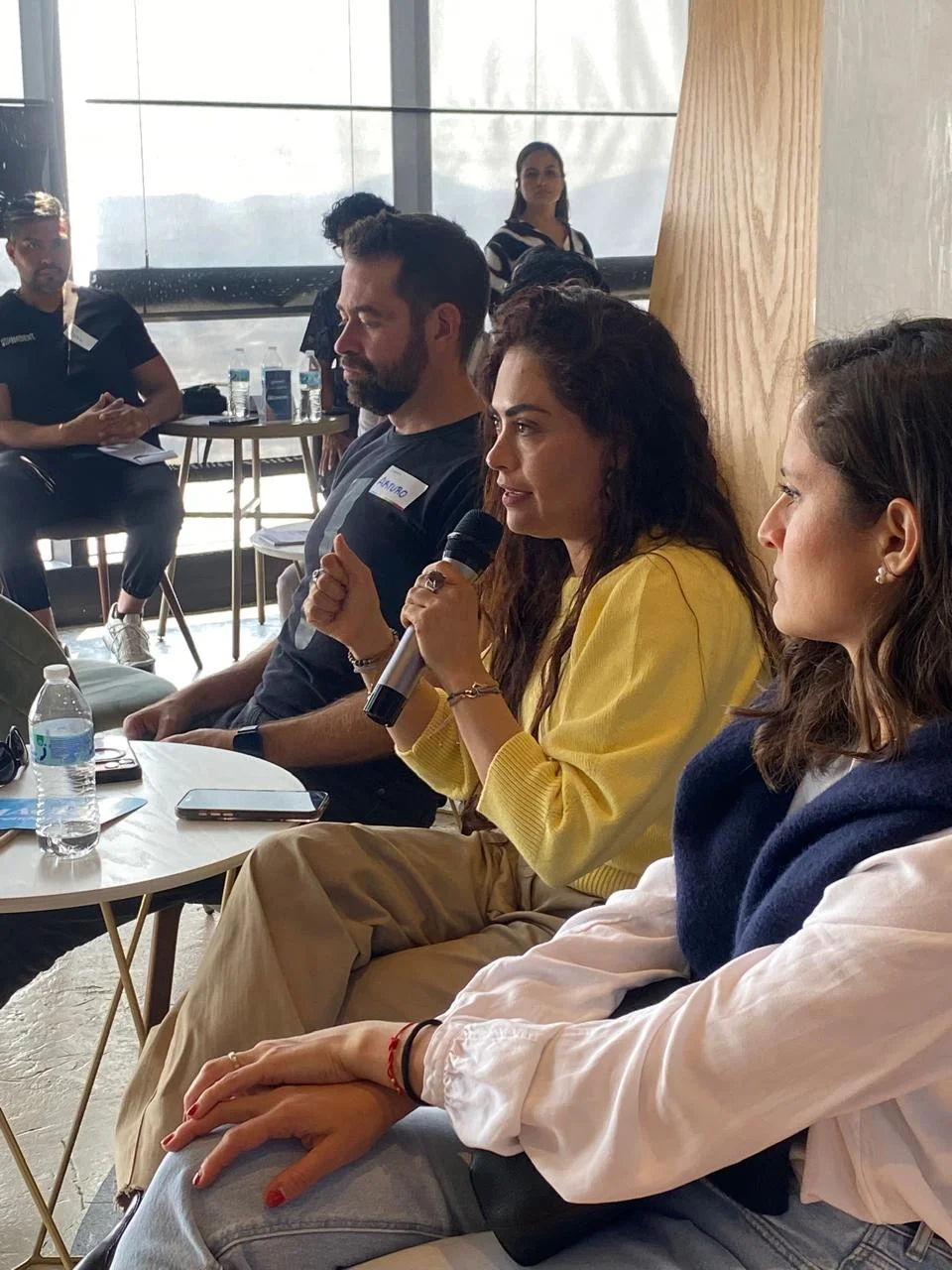 Empresarios compartiendo experiencias en la comunidad de Innovarte en Puebla